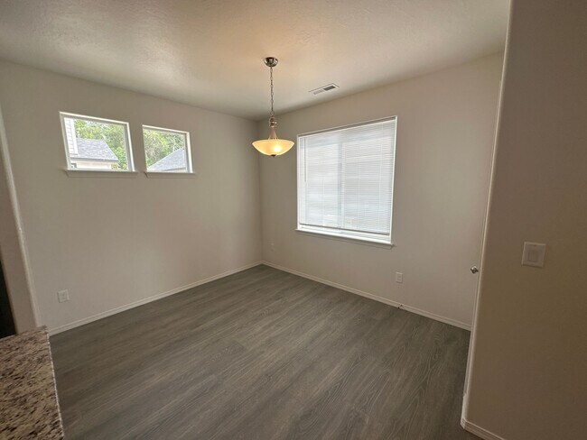 Building Photo - MIDTOWN Almost New House, 3 Bdrms, 2.5 Bat...