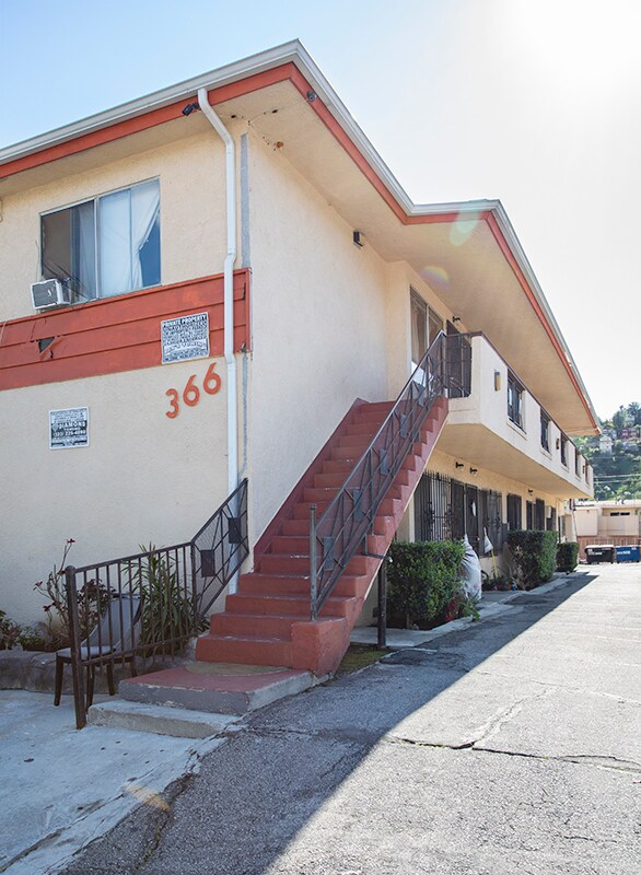 Building Photo - 366 N Ave 51