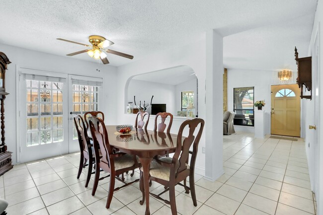 Photo - 12210 Ridge Corner St House