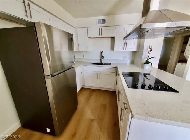 Foto del edificio - 2121 Oceanus Ln