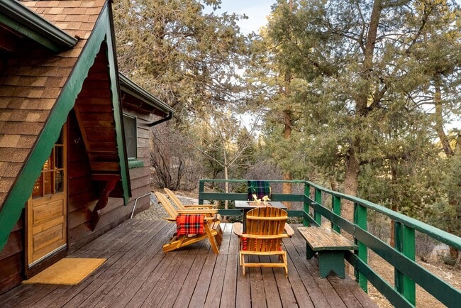 Foto del edificio - Cozy 2 Bedroom 1 Bathroom Home in Big Bear City