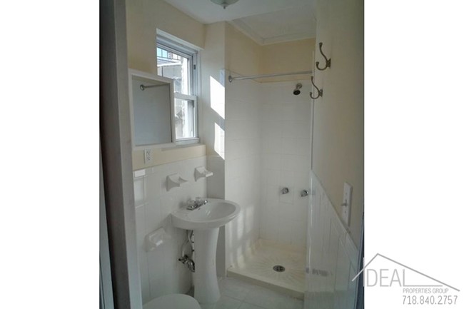 Building Photo - No Fee! Studio vibes in Clinton Hill