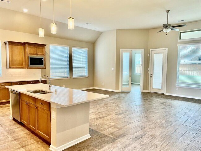 Building Photo - 7910 Lookout Hill Dr