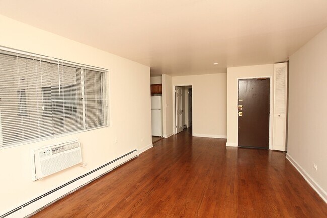 Building Photo - 5851 N Winthrop Ave