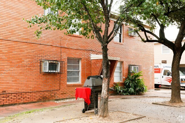 Lindencrest Apartaments - Lindencrest Apartments