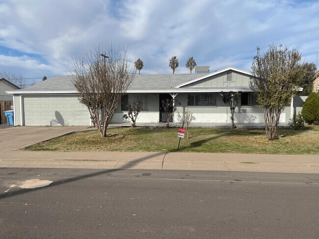 Building Photo - 3138 W Bloomfield Rd