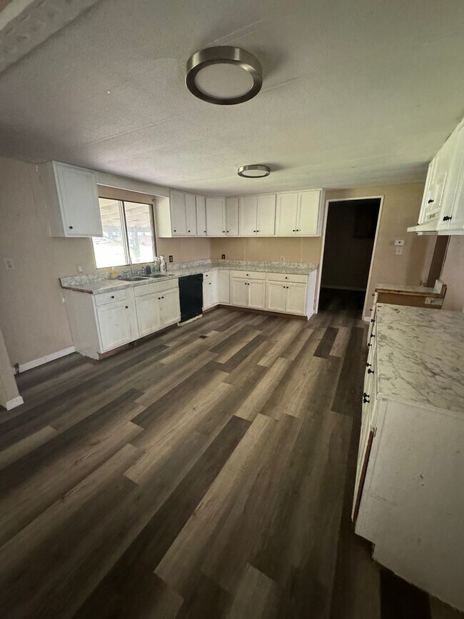 Building Photo - 6841 Klug Pines Rd