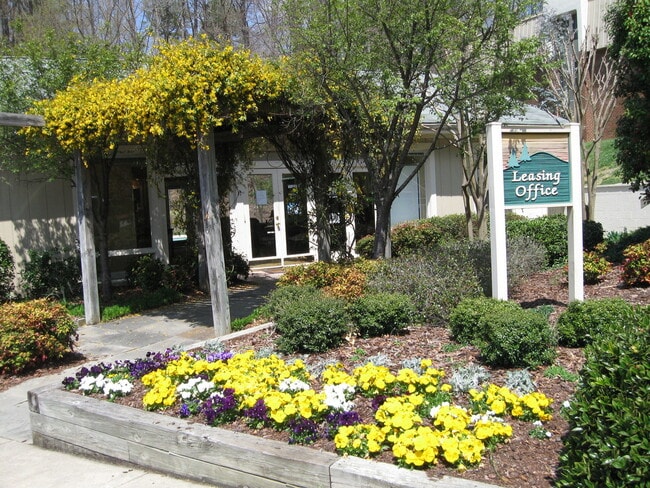 Building Photo - 500 Umstead Dr