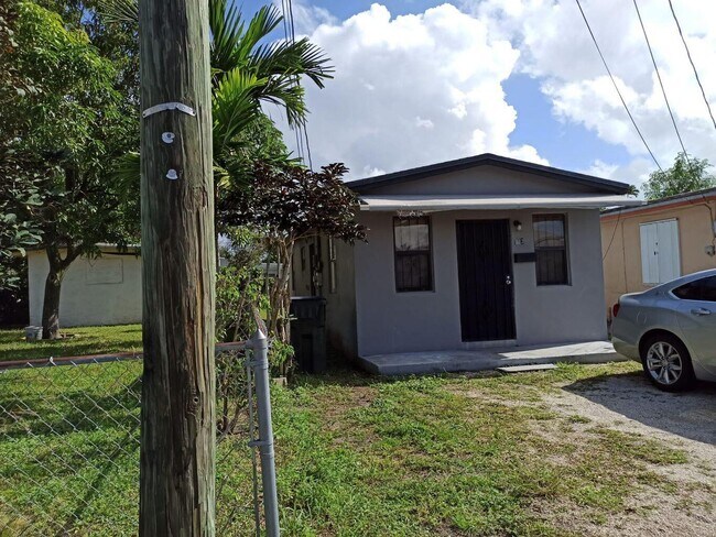 Foto del edificio - 812 NW 4th Ave