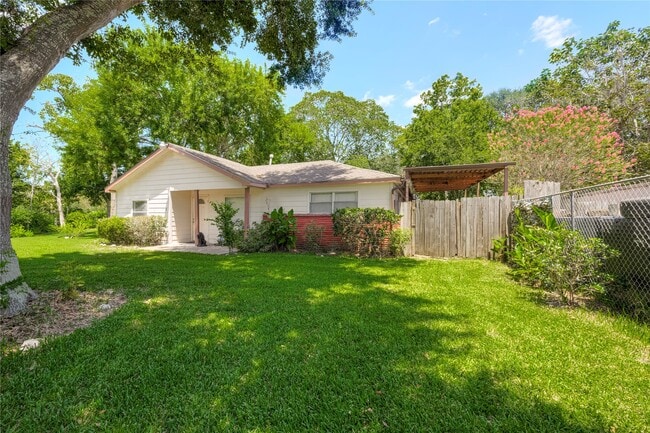 Building Photo - 3627 Thistle St