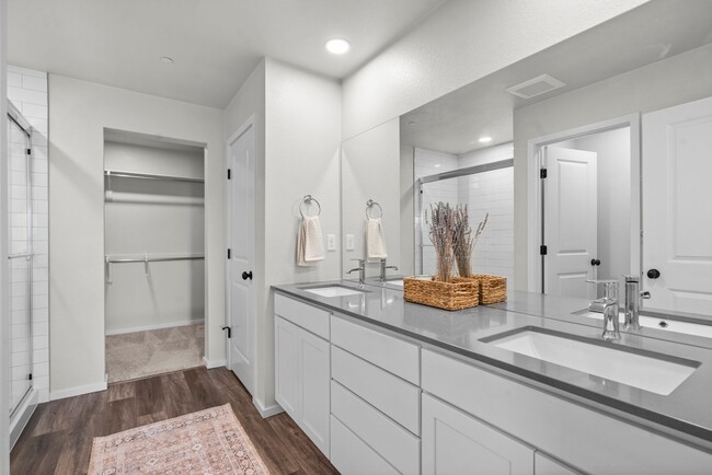 Building Photo - Available Now - Newer end unit townhome: 3...