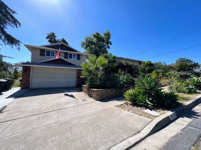 Primary Photo - 3 Bed / 2 .5 Bath Home with Private Yard i...