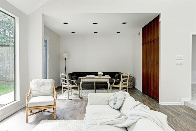 Foto del edificio - 5300 Mercer St