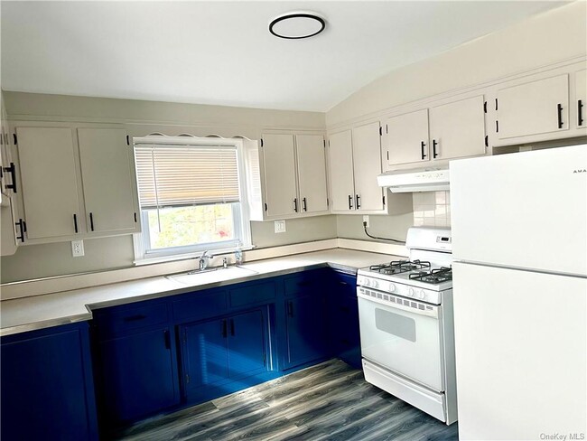Building Photo - 273 Sickles Ave