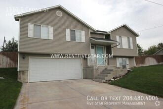 Building Photo - 1310 E Cedar St
