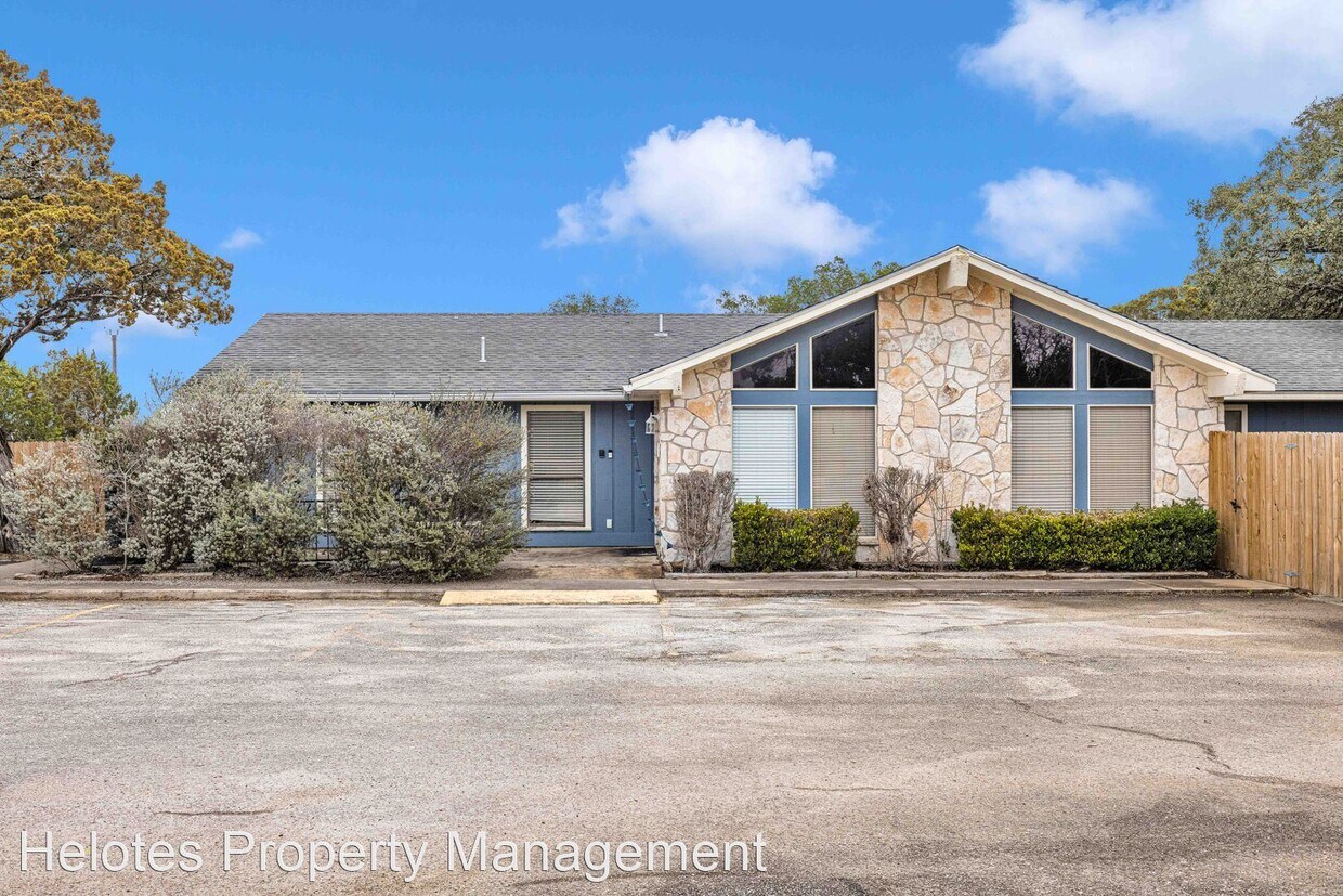 5 br, 3 bath House 5565 Whartons Dock Rd House Rental in Bandera