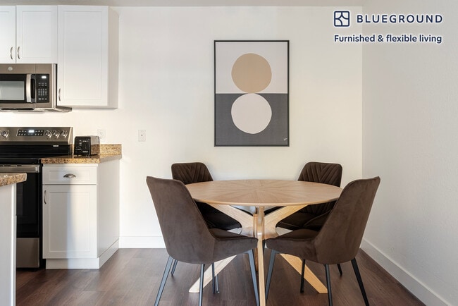 Building Photo - 131 Saratoga Ave