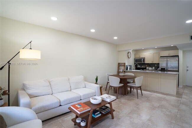 Foto del edificio - 7483 SW 82nd St