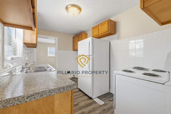 Building Photo - Updated 3 Bedroom Near Forest Manor, Available NOW!