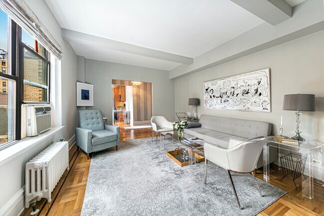 Building Photo - Charming Prewar One Bed