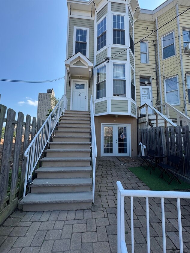 Foto principal - 447 Mercer St