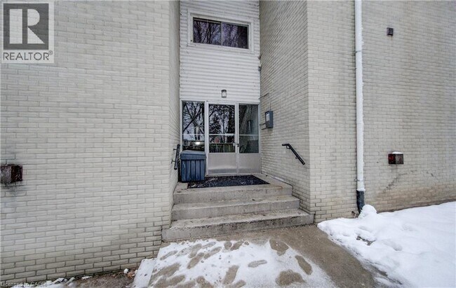 Photo du bâtiment - 930 Eagle St N