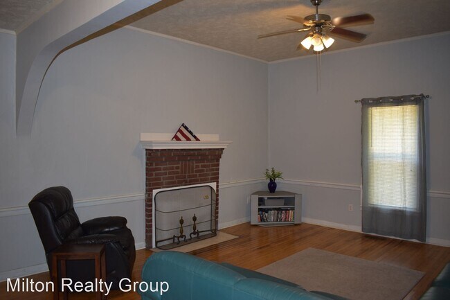 Building Photo - 4 br, 3 bath House - 475 Main St.