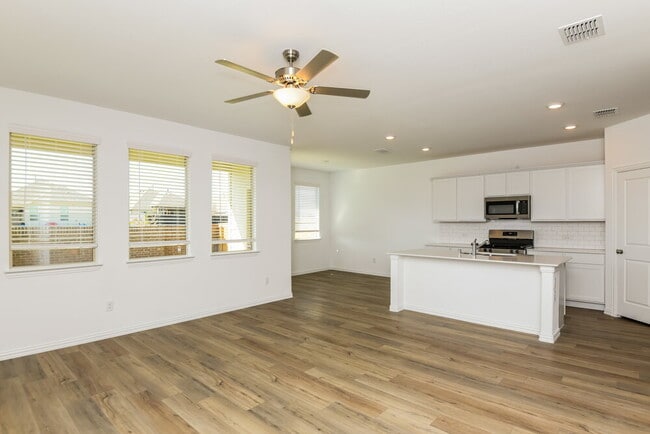 Building Photo - 14785 Mainstay Way