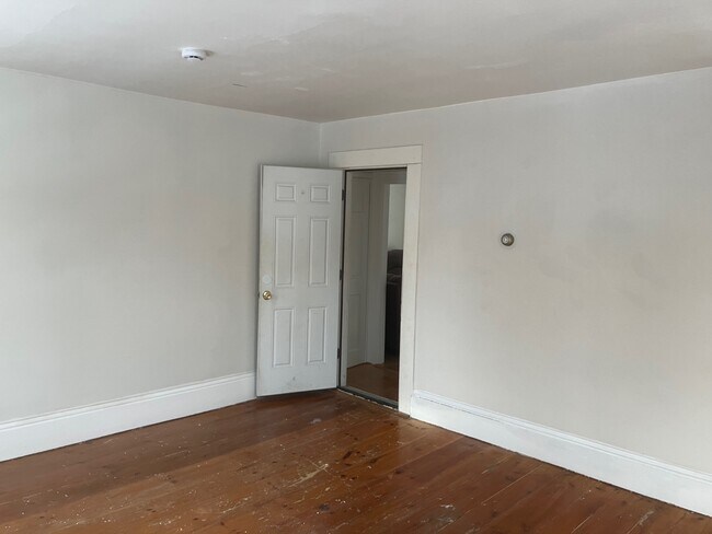 Dormitorio 3 - 186 Roxbury St
