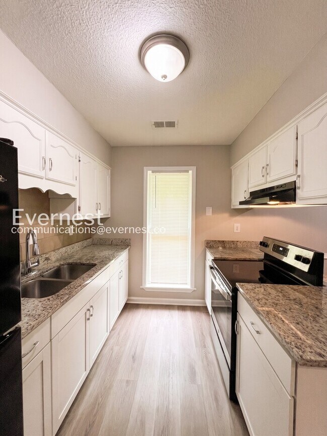 Foto del edificio - 6445 Collinwood Rd