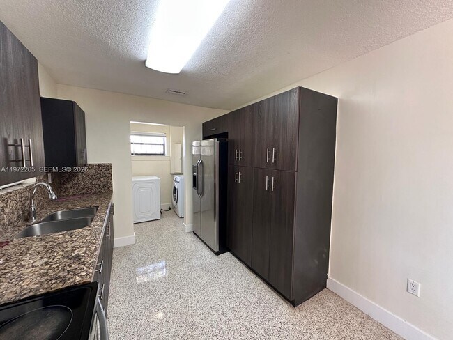 Foto del edificio - 1631 NW 175th St