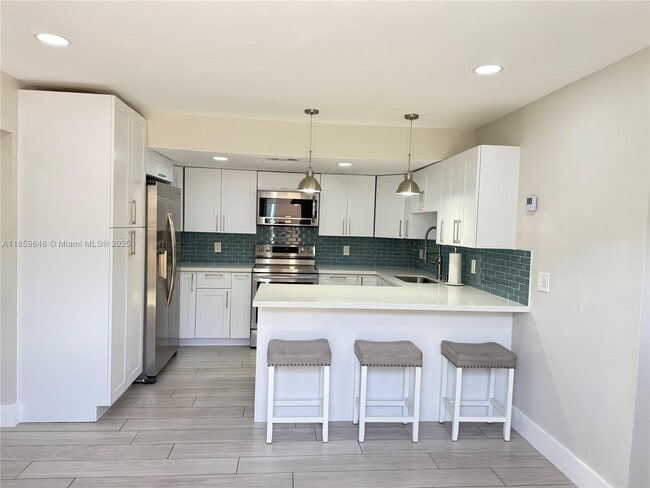 Building Photo - 15012 Royal Palm Ave