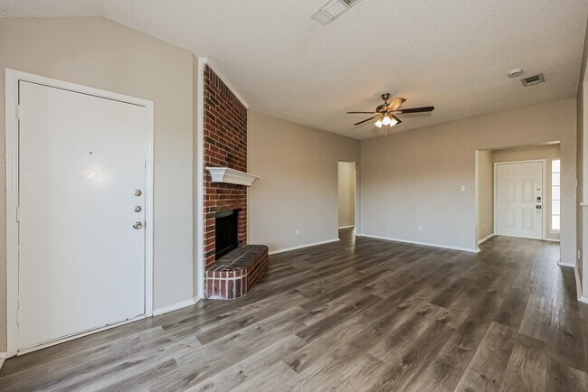 Building Photo - 1041 Glencrest Dr