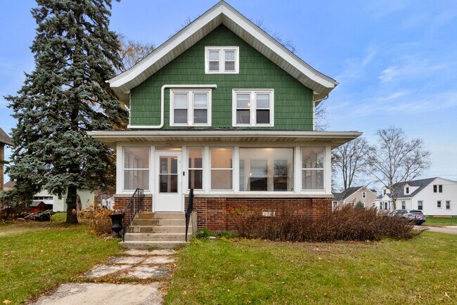 Foto del edificio - 1136 Fond Du Lac Ave