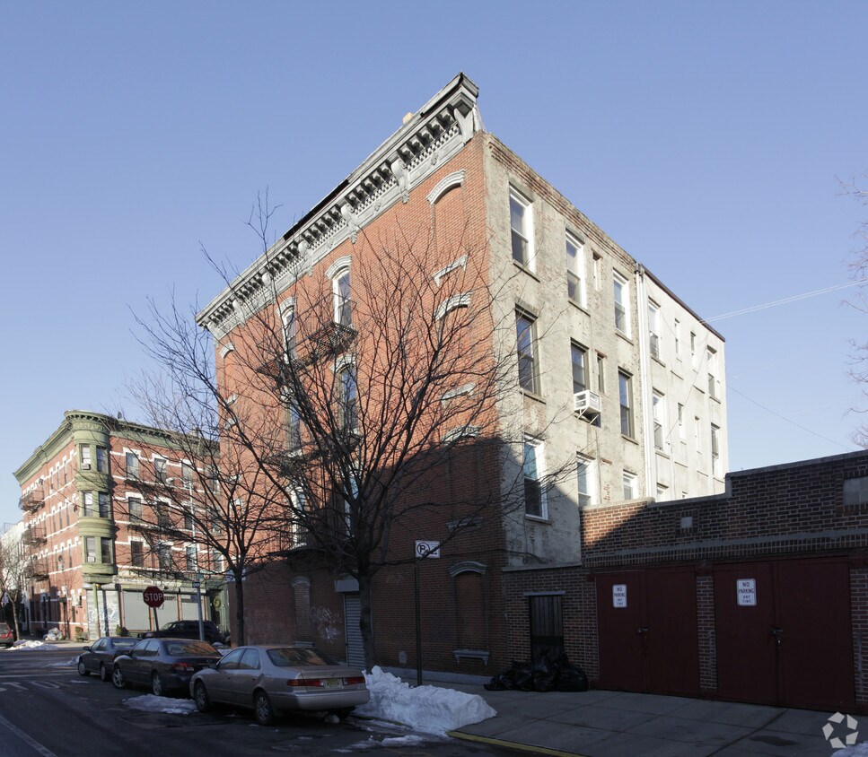 Building Photo - 242-244 Franklin St