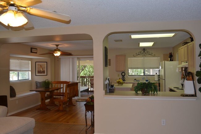 Building Photo - 16307 Walnut Creek Dr