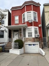 Building Photo - 222 47th St