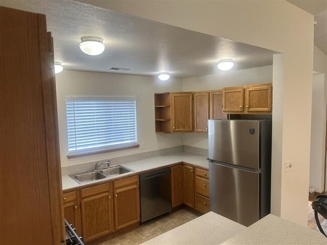 Building Photo - Spacious 3 Bedroom Ranch Home on Corner Lot – 98682