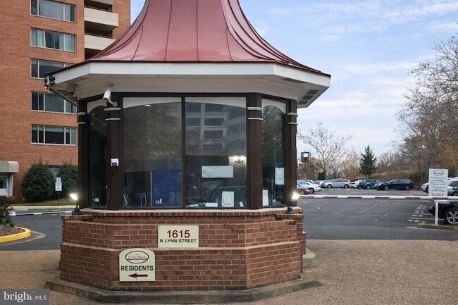 Photo - 1121 Arlington Blvd Apartment