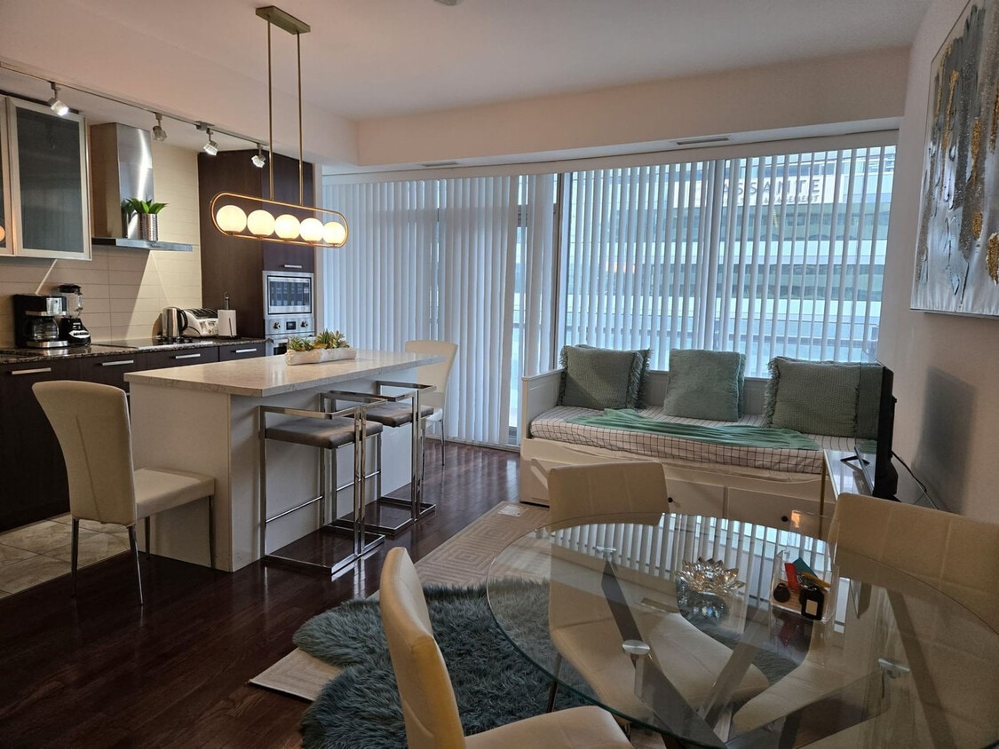 Primary Photo - 17 Charlotte St