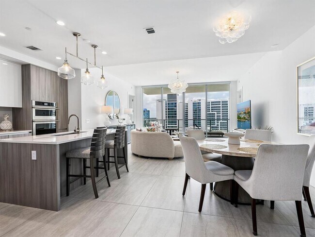 Foto del edificio - 301 Quay Commons Dr