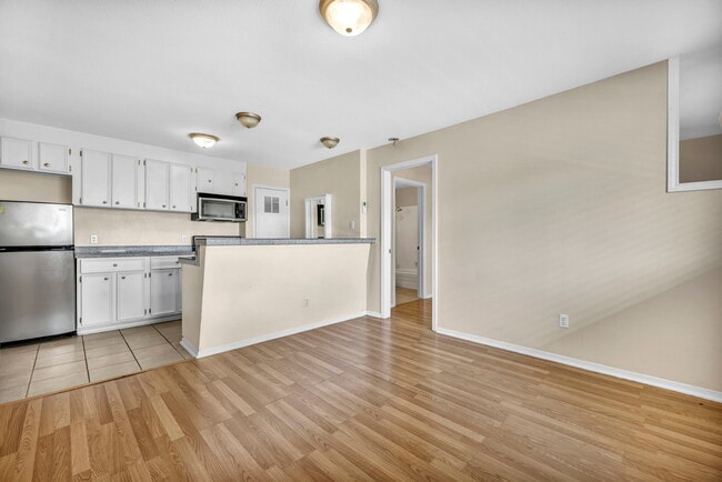 Building Photo - 304 E 33rd St