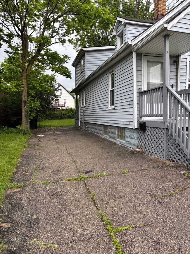 Foto del edificio - Section 8 Accepted, Cozy 3BR 1BA Home