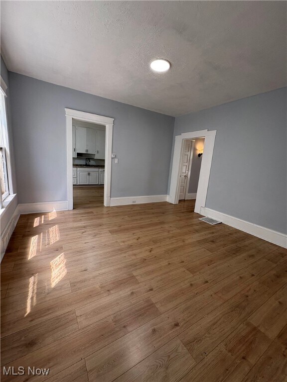 Foto del edificio - 946 E 79th St