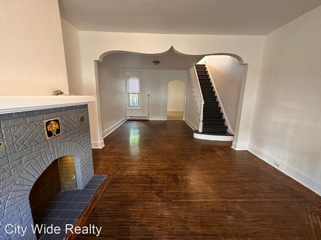 Primary Photo - 3 br, 1.5 bath House - 2018 E Birch street