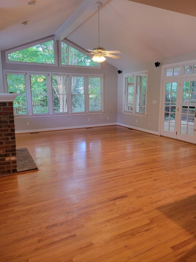 Foto del edificio - Awesome 4br/2.5ba in exc Cary Location! Av...