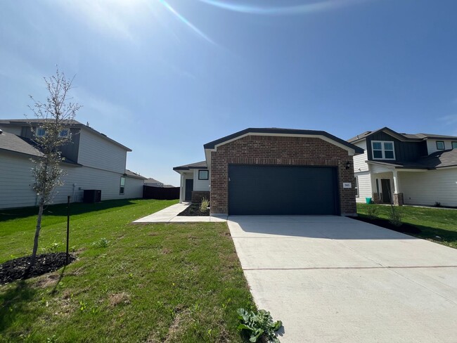 Building Photo - Gorgeous Single Story 3/2- Hannah Heights-...