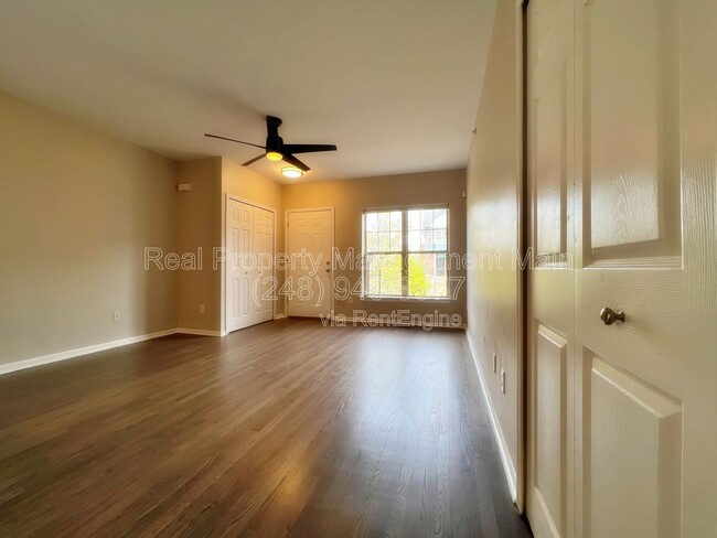 Building Photo - 44 Adelaide St