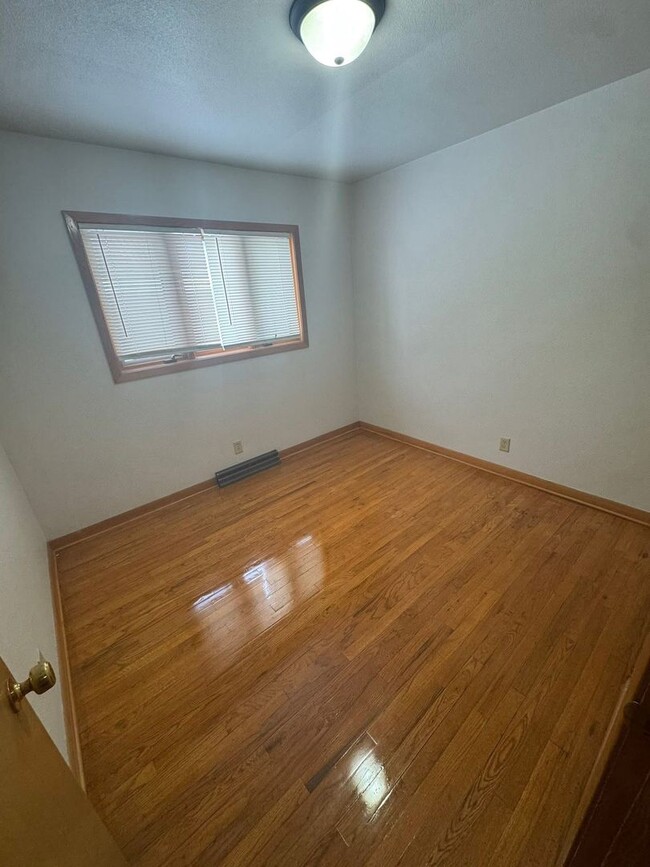 Building Photo - 934 S 28th St