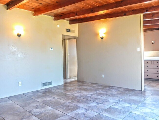 Building Photo - 3006 N Balboa Ave